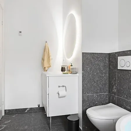 Front In With Sauna *